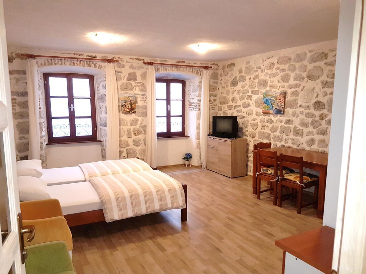 Apartments Historic Stone House โกตอร์ ภายนอก รูปภาพ